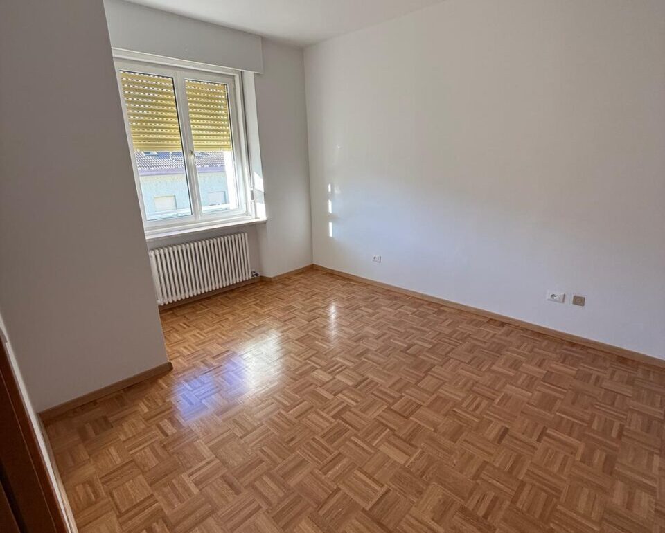 Referenze 1 Referenze svg+xml;charset=utf