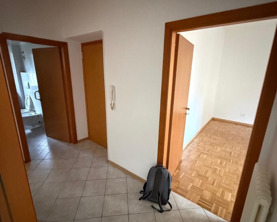 Referenze 1 Referenze svg+xml;charset=utf